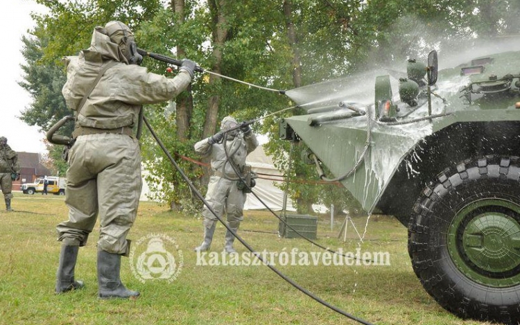 Nukleárisbaleset-elhárítási gyakorlat Pakson 